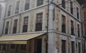 Hotel Piloñes